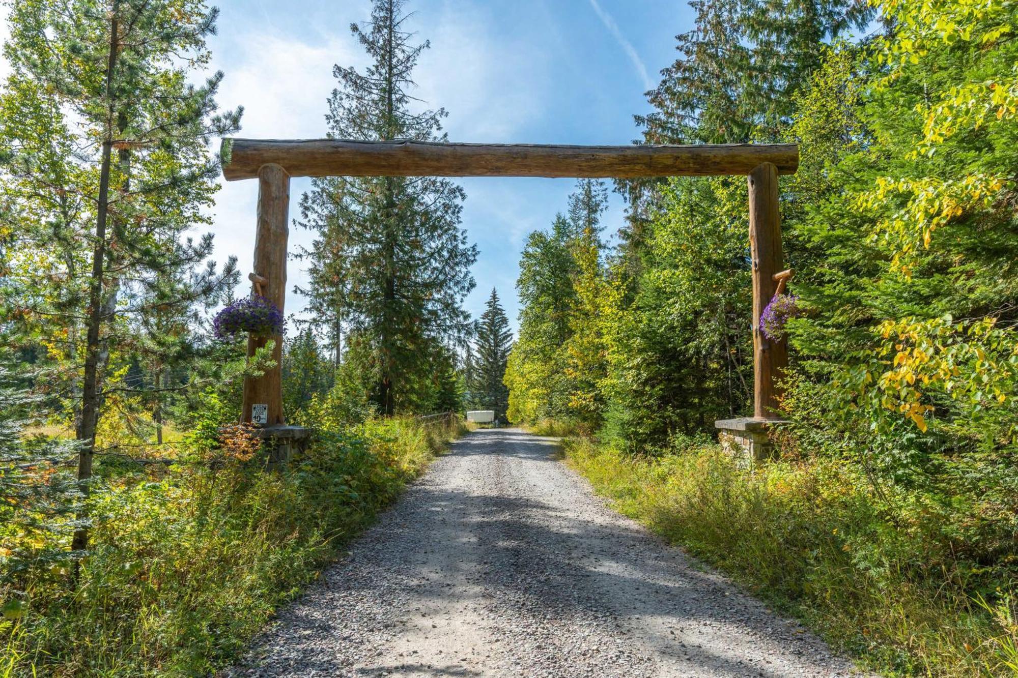 The Stalls At Whitefish Bagian luar foto